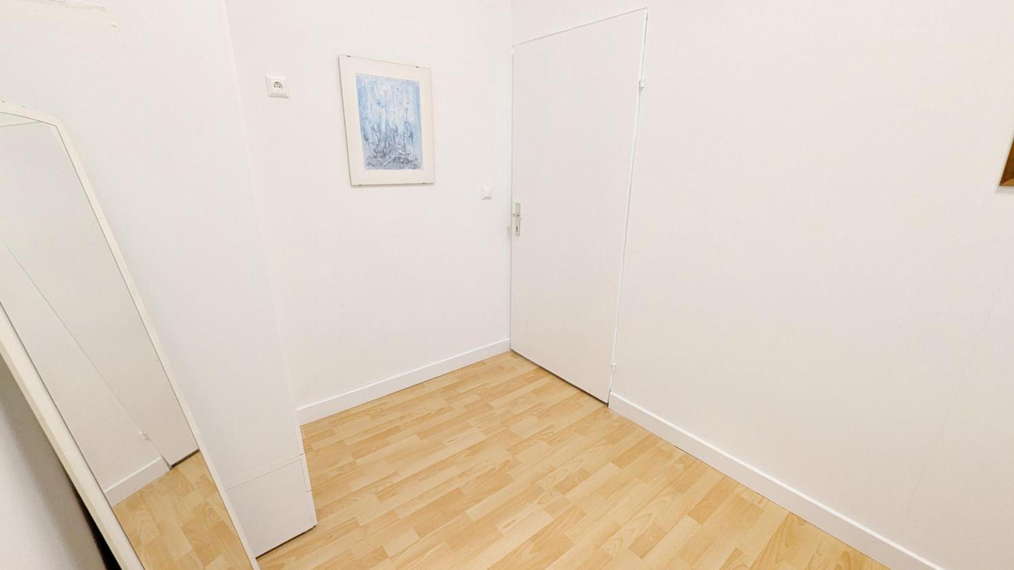 Comfortable In Lugner City Area