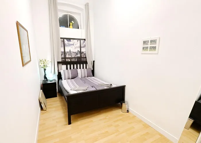 Comfortable Rooms In Lugner City Area