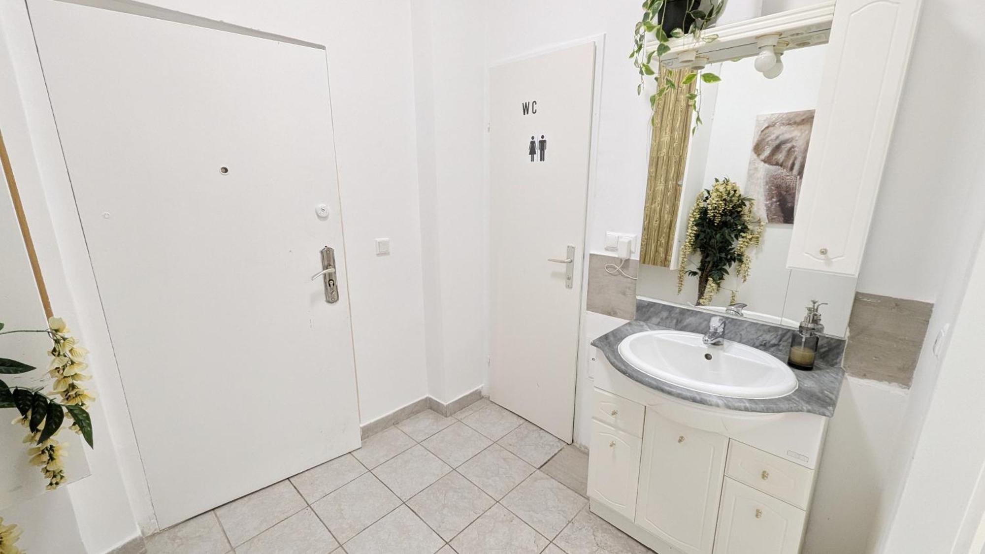 Comfortable In Lugner City Area Homestay