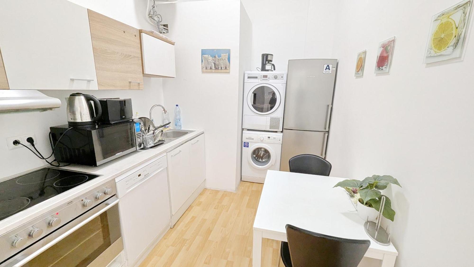 Comfortable In Lugner City Area